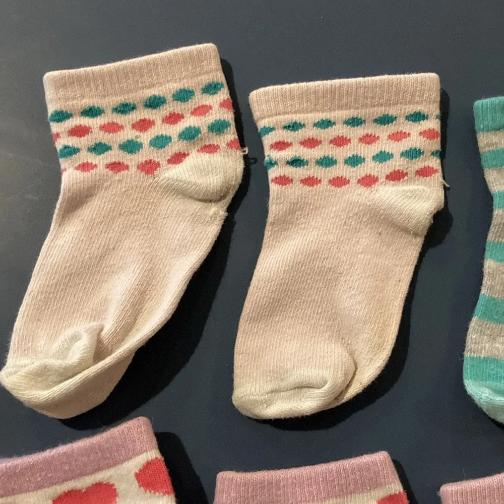 Toddler girl socks clean and washed. 7 pairs or 17 socks. 3 extra socks